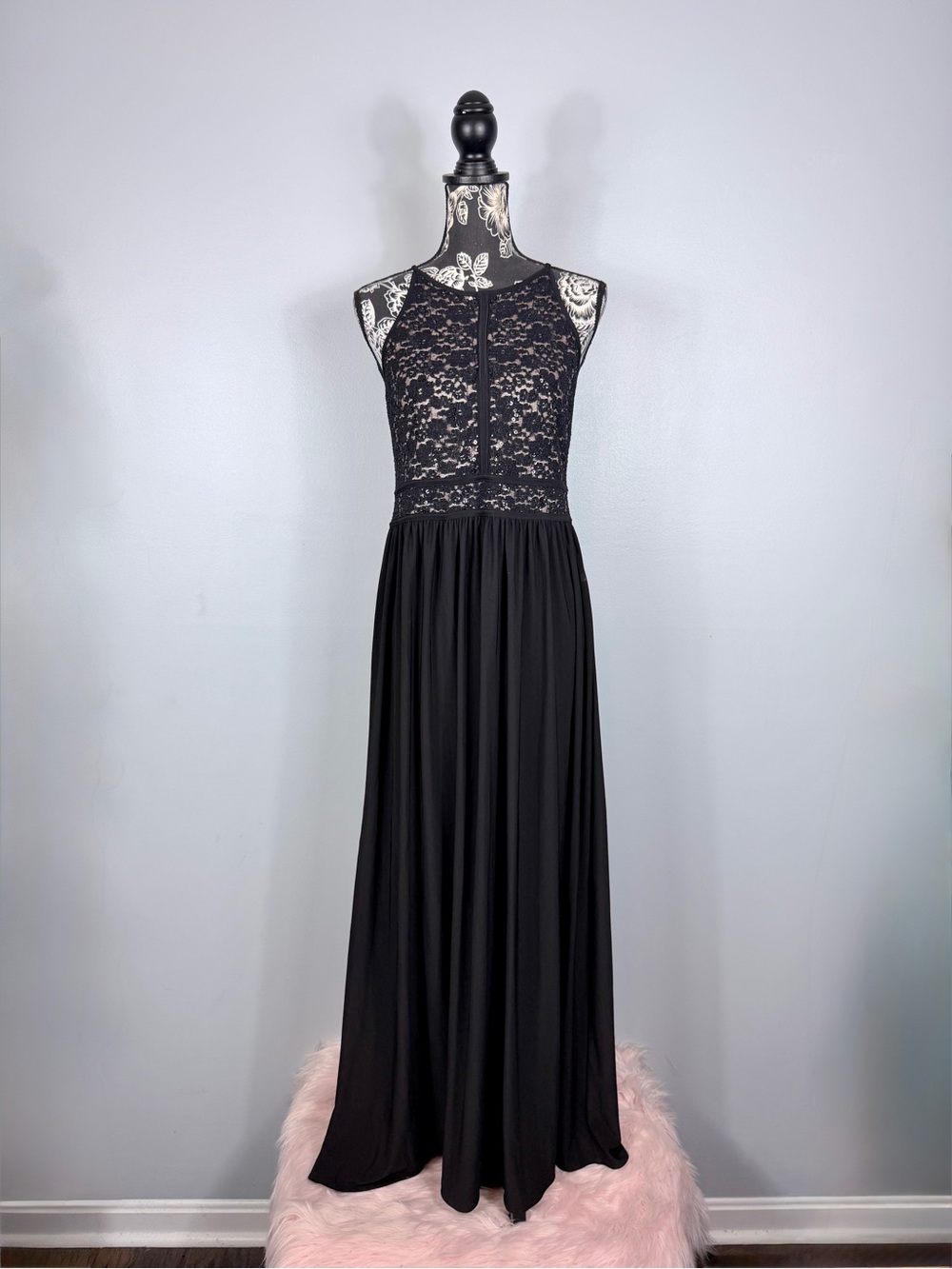 Nightway black/nude lace floor length sleeveless formal dress size 14